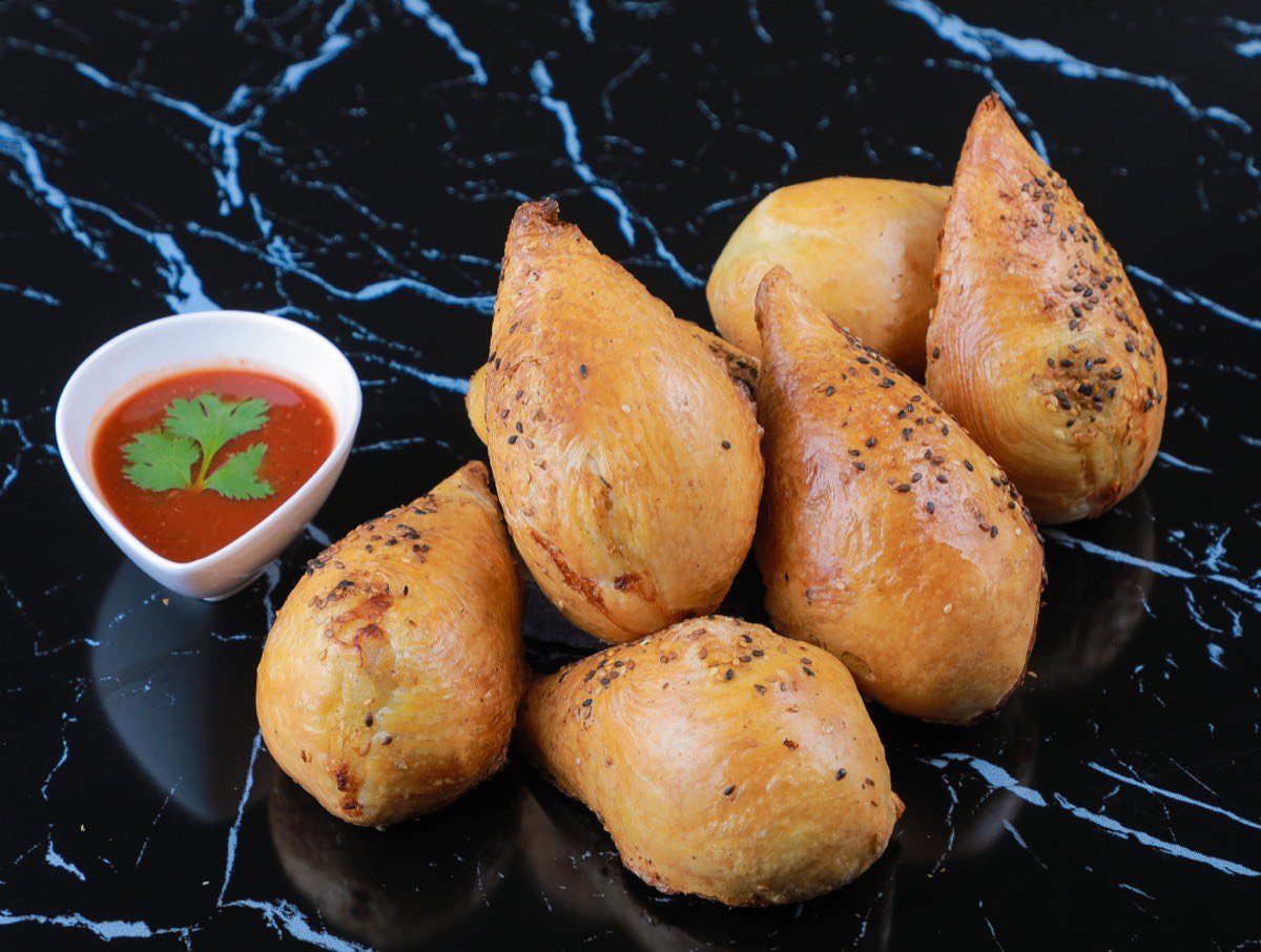 Baked samsa pastries